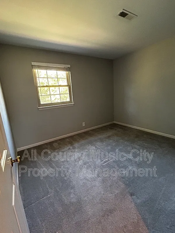 4 bed, 2.5 bath, 1716 sqft, $2,200 — Photo 3
