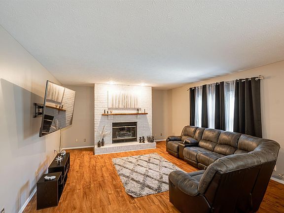 3rd image of 506 Cheshire Dr