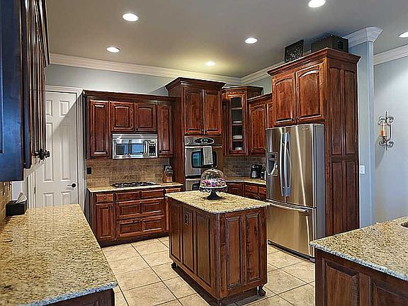 2nd image of 6104 W Valley Forge Dr