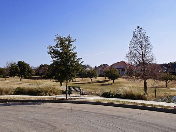 4th image of 2923 Waterford Dr