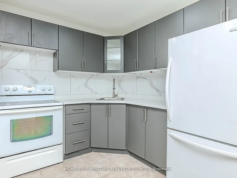 1164 The Queensway #A — Photo 7