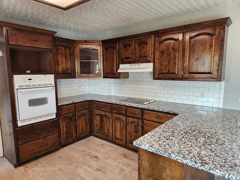 1069 Pickle Rd — Photo 8