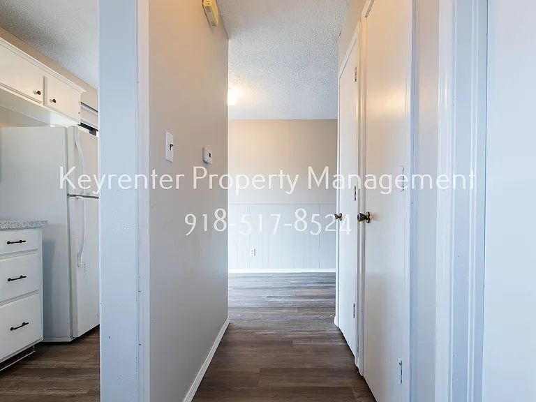 W Lillian St Fourplex — Photo 9
