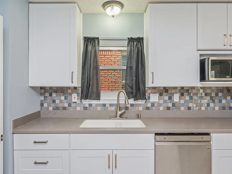 804 Sparkleberry Cv — Photo 12