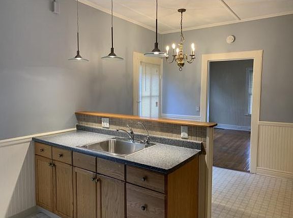 2nd image of 83 Park Ave