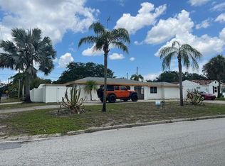 1017 Robinson Dr N, Saint Petersburg, FL 33710