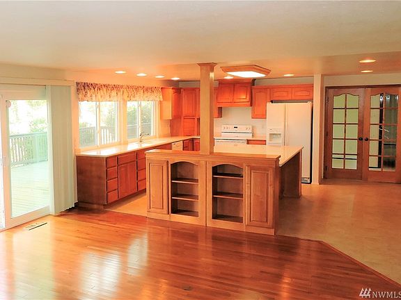 3rd image of 6825 Topaz Dr SW