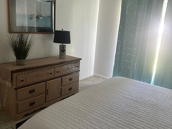 4th image of 847 19th St APT 2