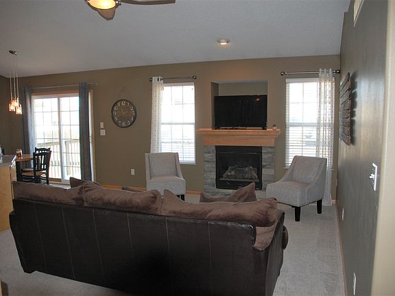 3rd image of 780 SE Willowbrook Dr
