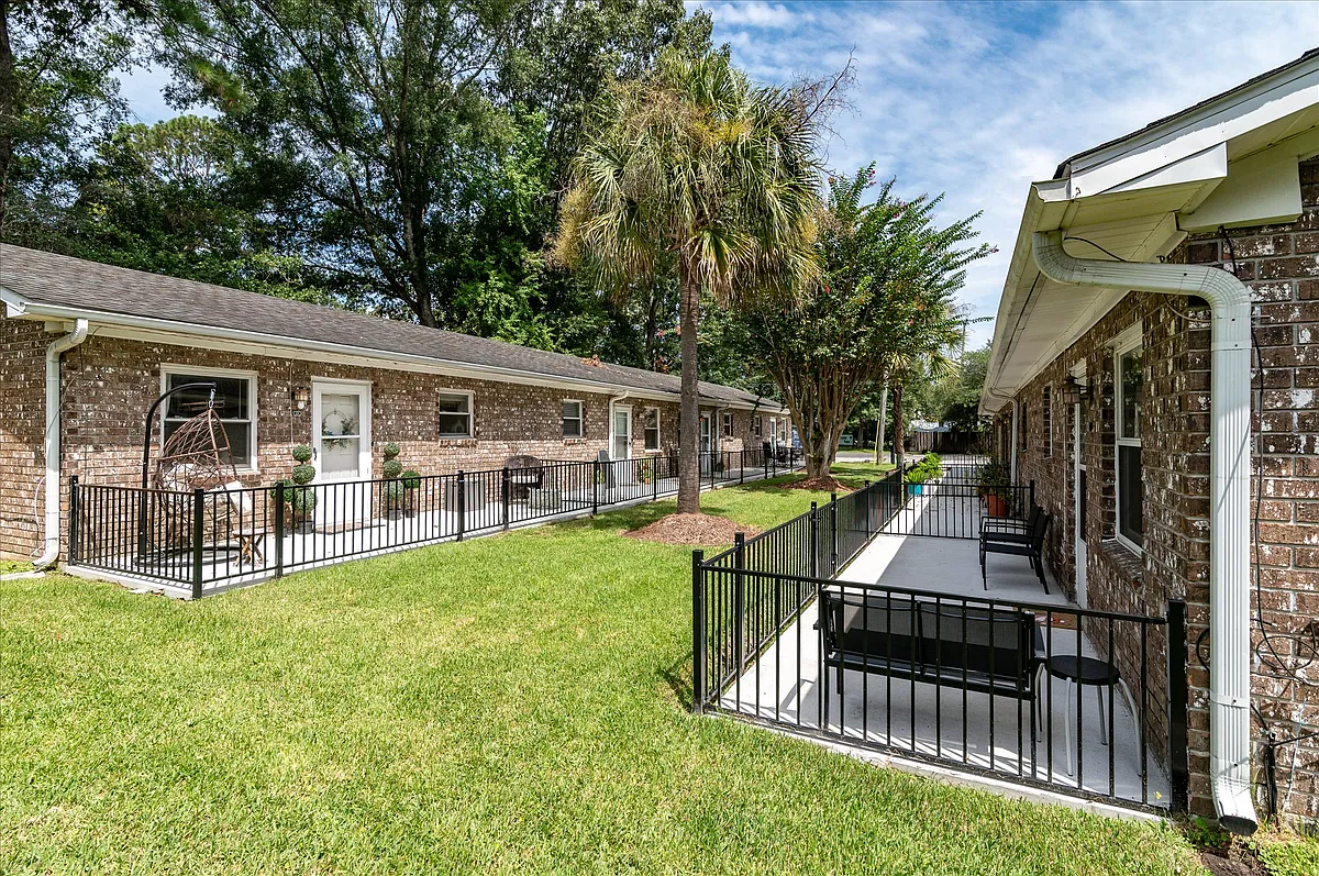 Building Photo - 2133 Pierpont Ave #F