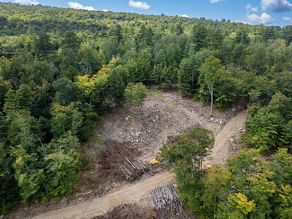 4th image of 3393 Creek Road