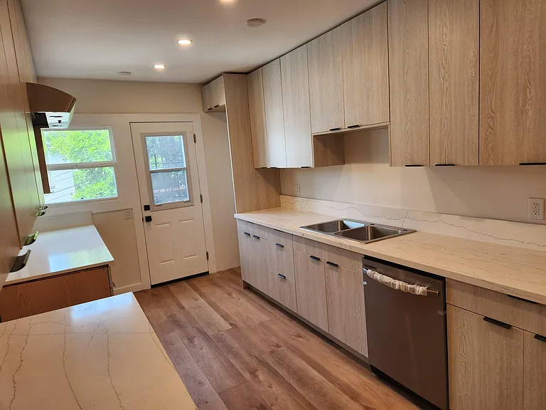 950 1/2 N Serrano Ave — Photo 8