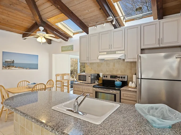34 Beach Plum Rd — Photo 7