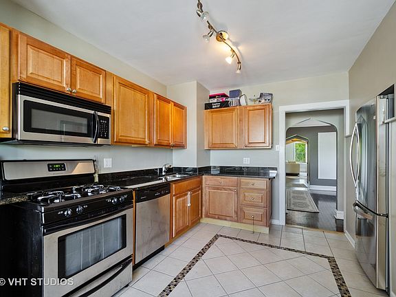 5th image of 6018 N Oakley Ave