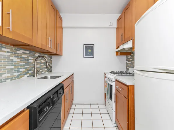 100-25 Queens Boulevard image 1 of 7
