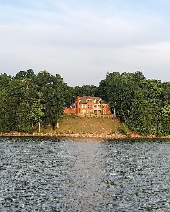 2nd image of 117 Pinnacle Ln