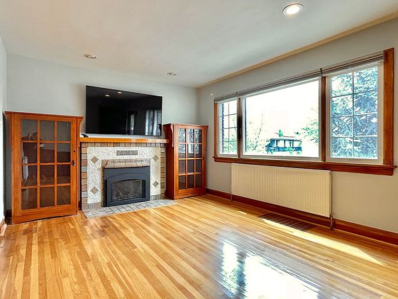 2nd image of 763 E Emerson Ave
