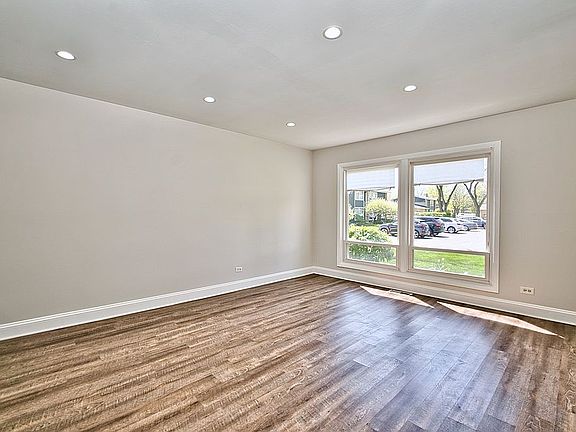5th image of 1895 Willow Hill Ct