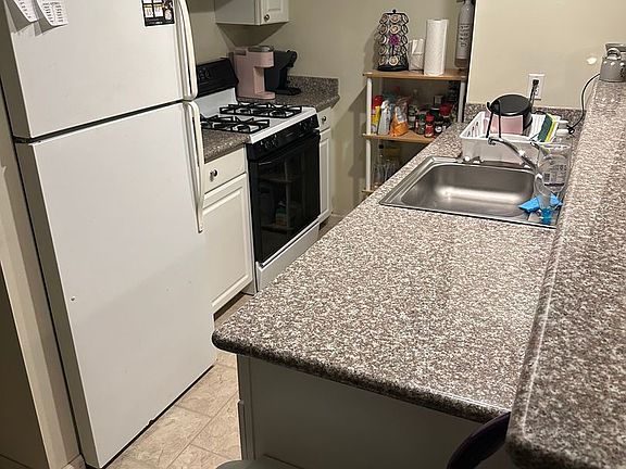 3rd image of 1927 Fox Way #51433C083