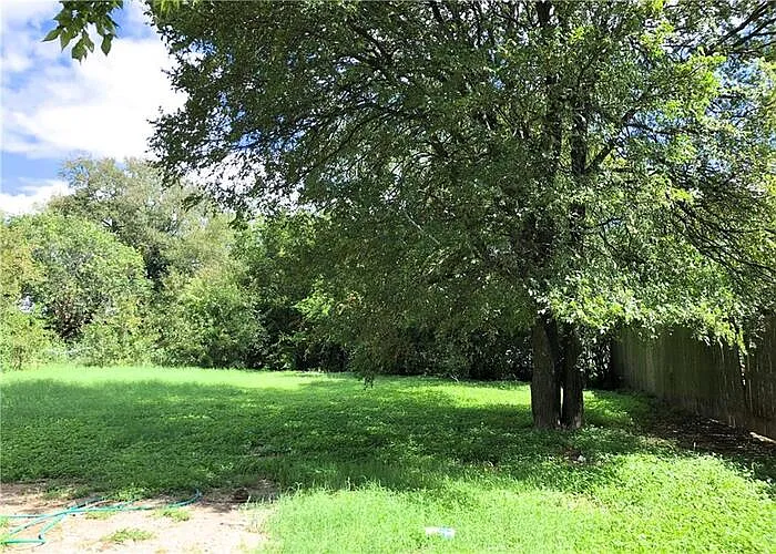 7001 Oak Meadow Cir #B — Photo 12