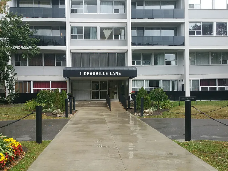 1 Deauville Ln — Photo 8