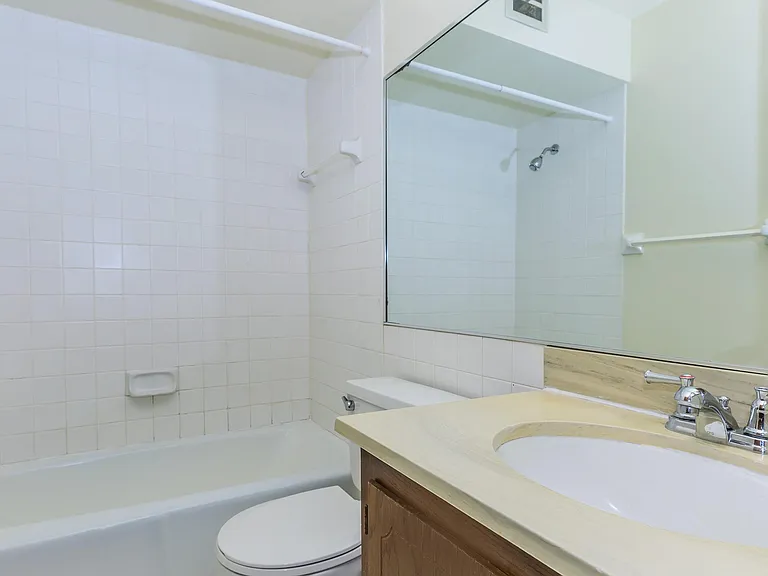Southgate Apartments — Photo 54