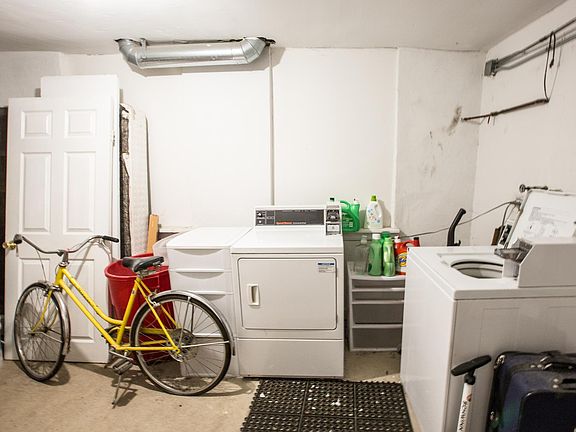 2nd image of 1498 W Thorndale Ave