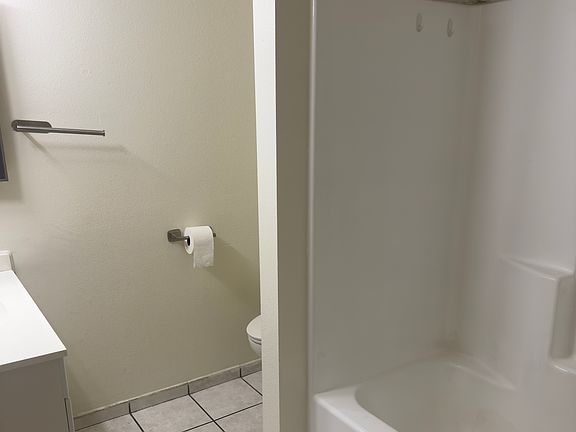4th image of 618 E Chestnut St APT 5