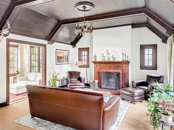 5th image of 601 Chancery Pl