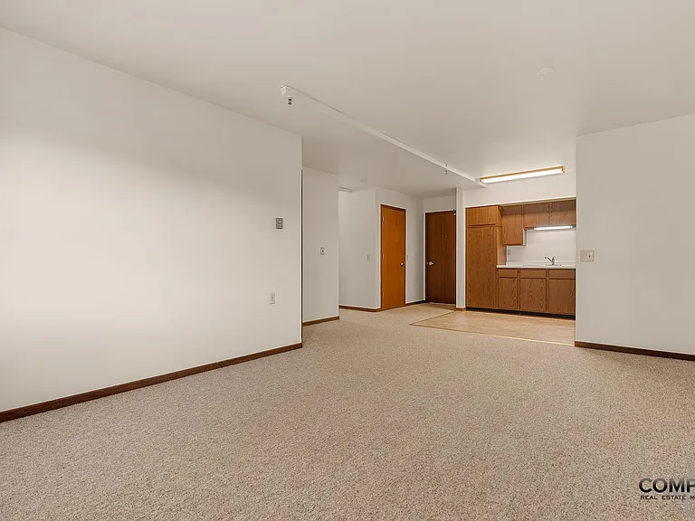610 Gray St Apartments — Photo 23