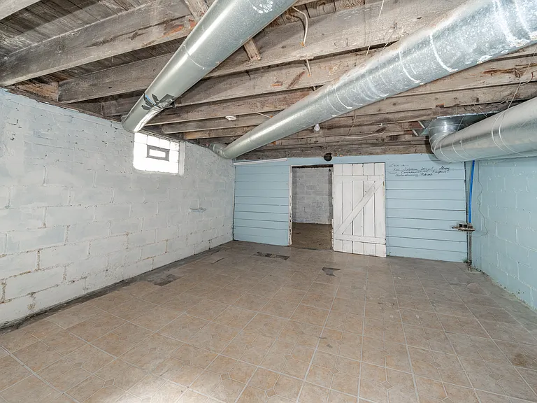 2344 N Capitol Ave — Photo 27