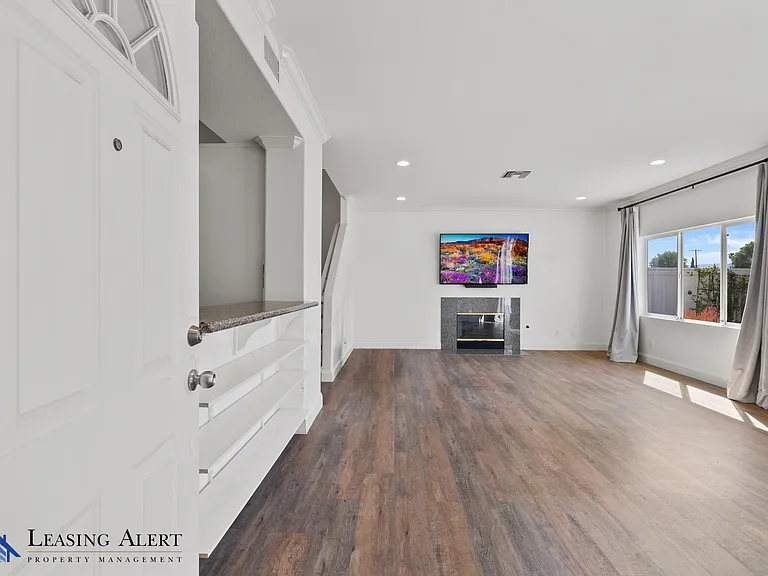 20300 Vanowen St #36 — Photo 3