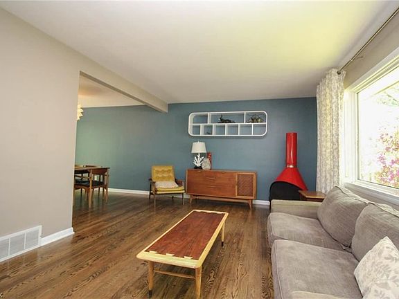 5th image of 2021 Chestnut Hill Dr