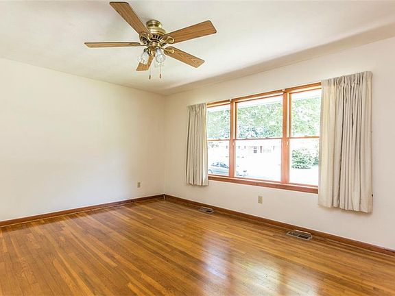 4th image of 222 Hensley Dr