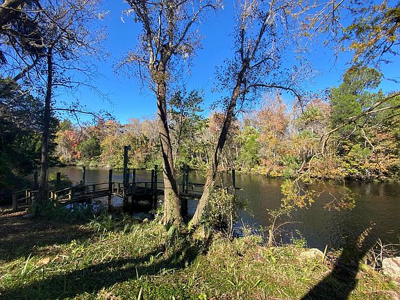 The river and the dock