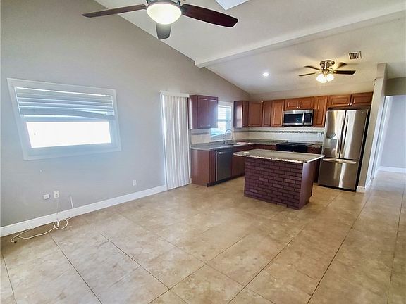 2nd image of 924-926 Andalusia Blvd