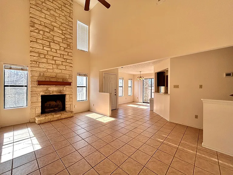 1760 Horseshoe Cir — Photo 7