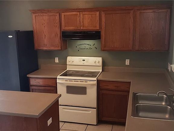 4th image of 3835 Drury Dr