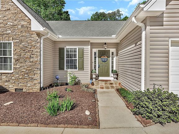 3rd image of 101 Riviera Cir