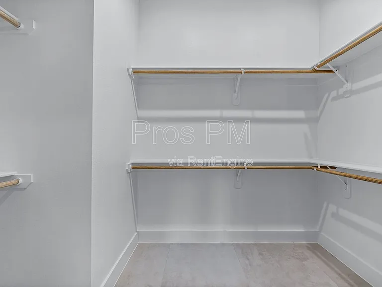 410 Avenue L #B — Photo 32