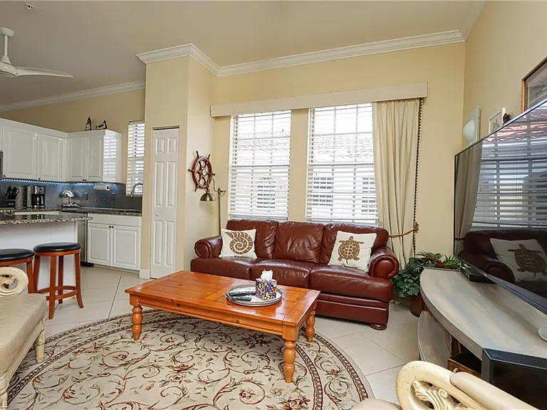 400 L Ambiance Cir #206 — Photo 10