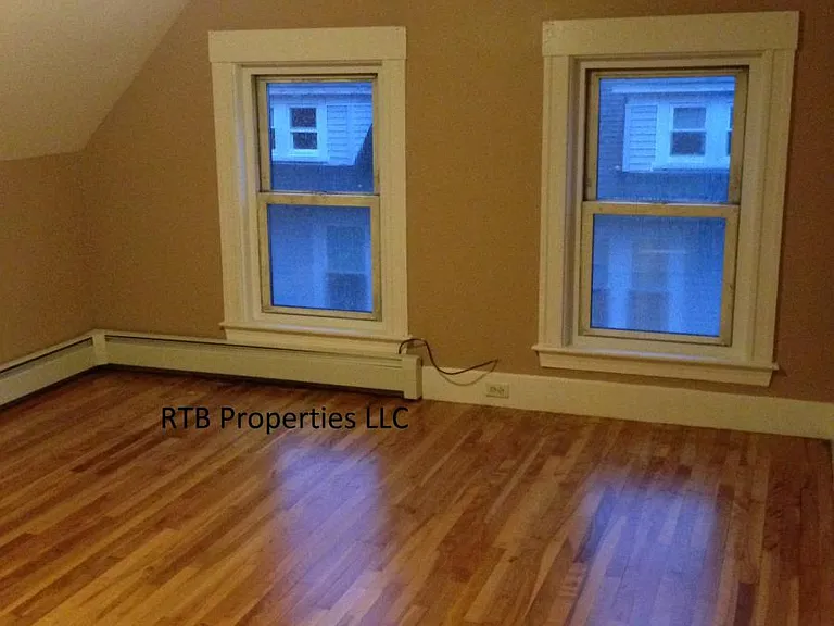 24 Baker St #3 — Photo 10