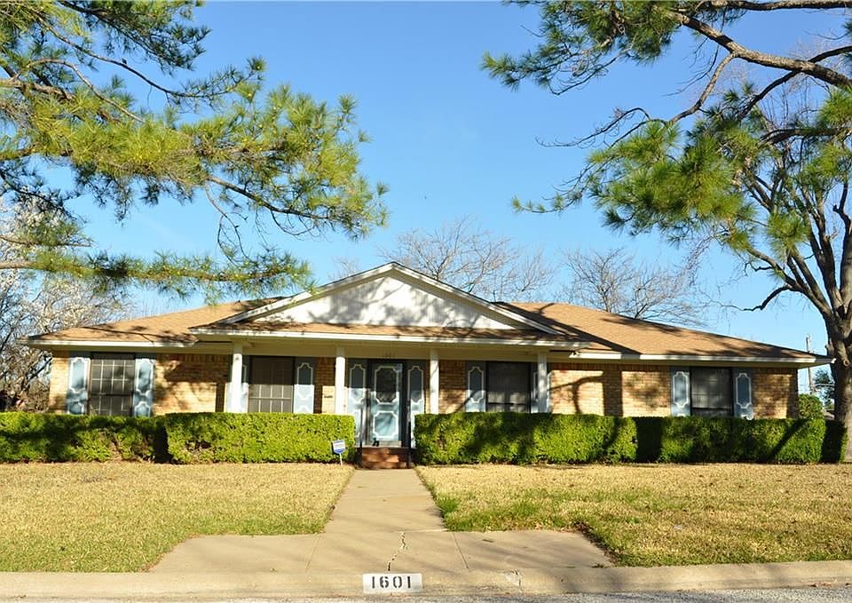 1st image of 1601 Dakota Dr