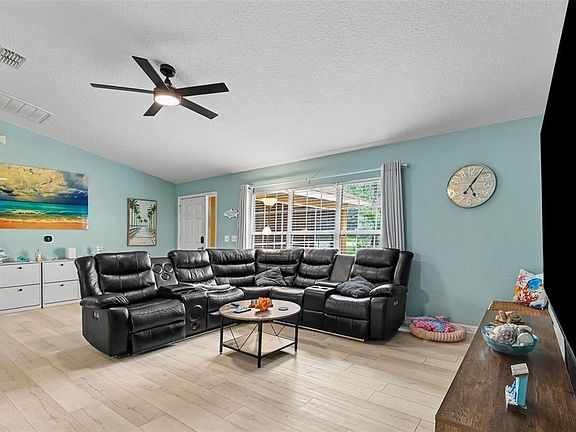 5th image of 18018 SW 68TH LOOP