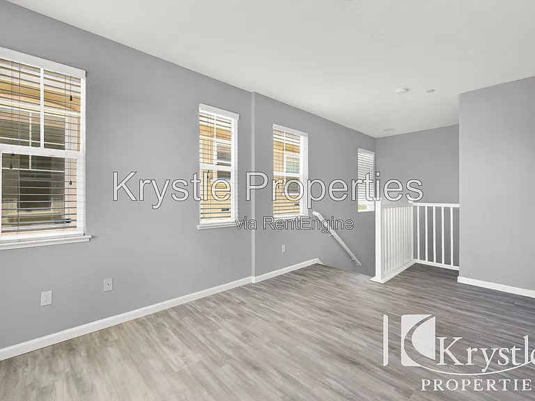 1649 Roma Dr — Photo 18