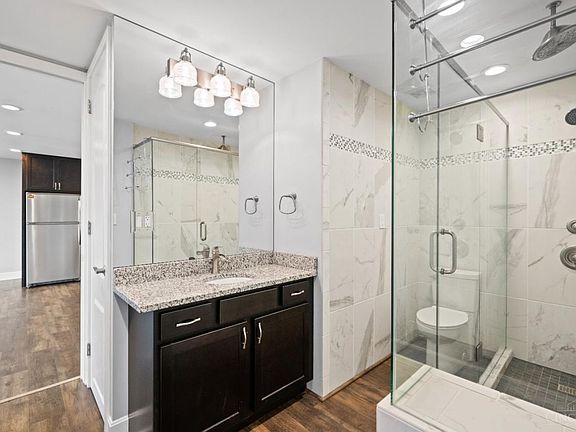 4th image of 810 Matson Pl Unit 605