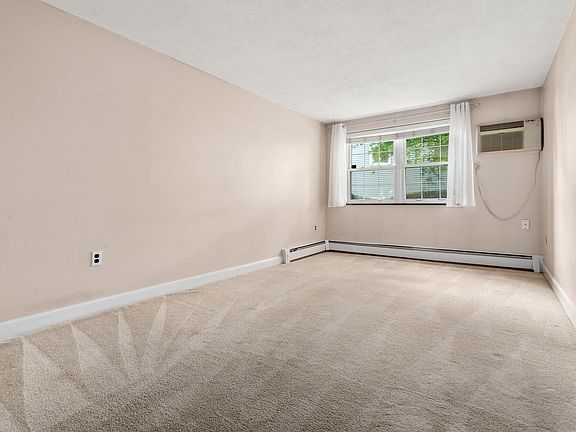 3rd image of 99 Pleasant St APT A-4