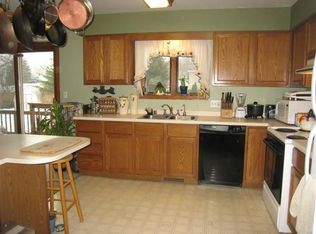 303 Oak Dr, Rosendale, WI 54974