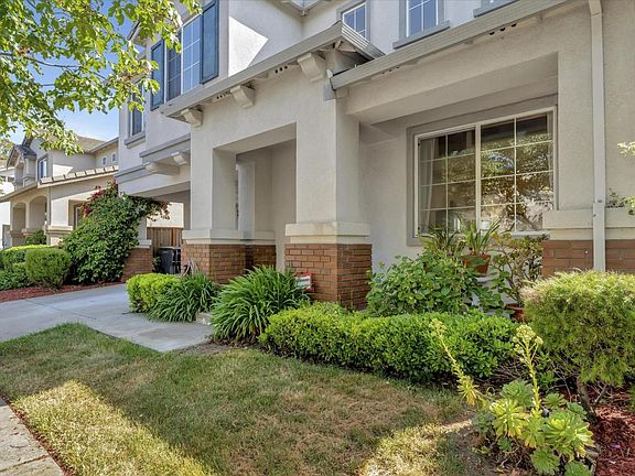 4th image of 755 Matoza Ln