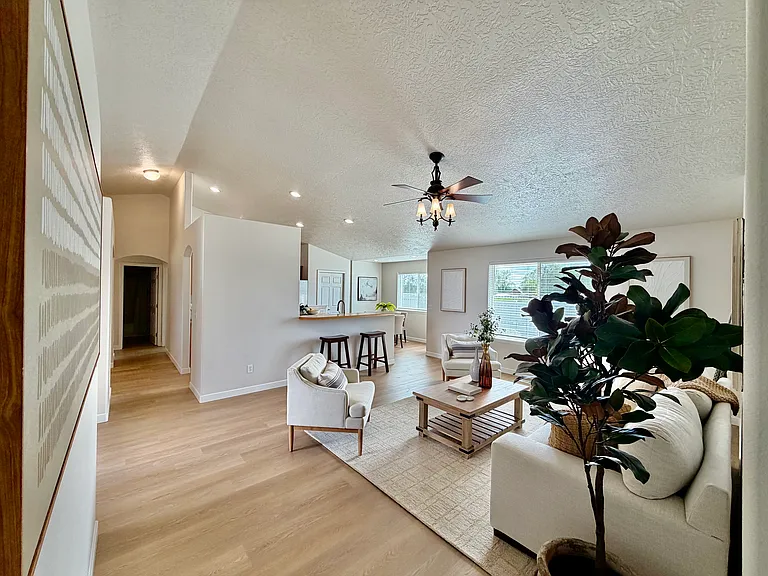 17203 N Midsummers Ln — Photo 8